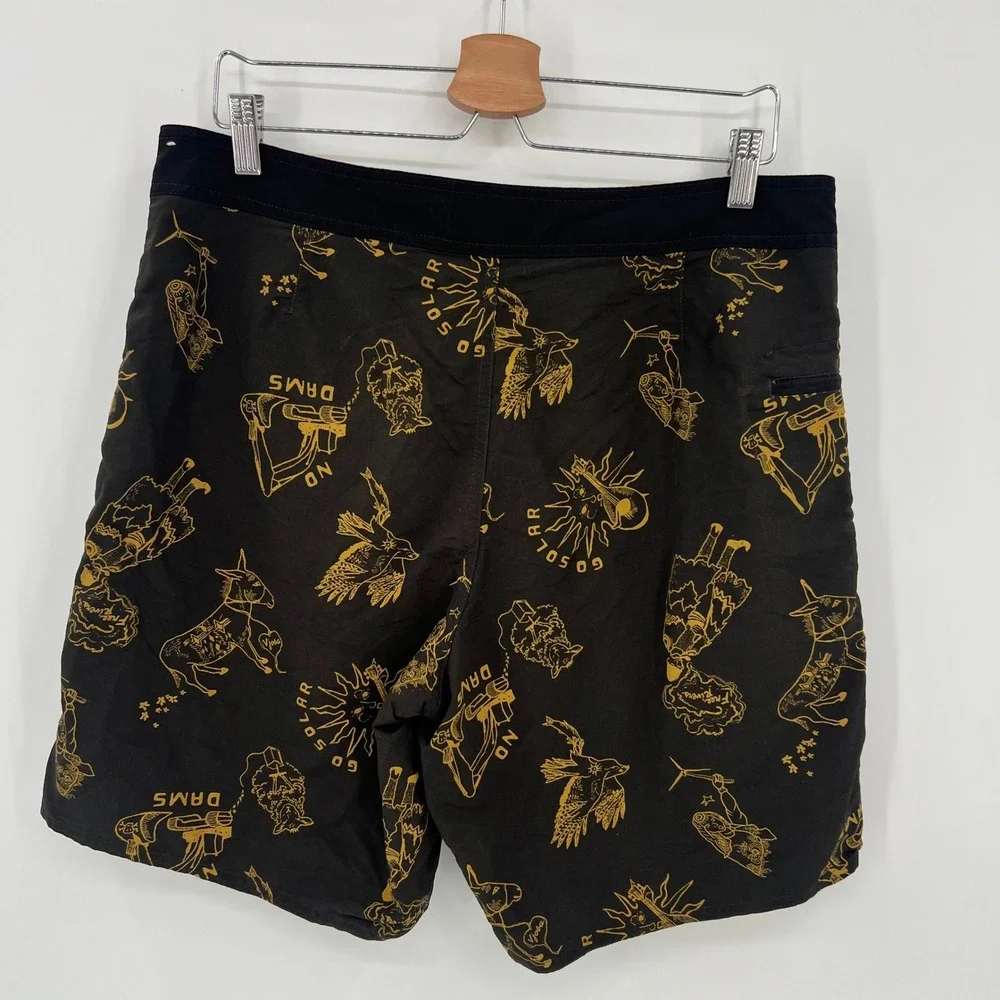 Patagonia Men 34 Stretch Planing Board Shorts Black Yellow No Dams Print
